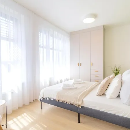 דירות Bright 2Br - 8Th Floor, Balcony, Free Parking - By Gravity פראג מראה חיצוני תמונה