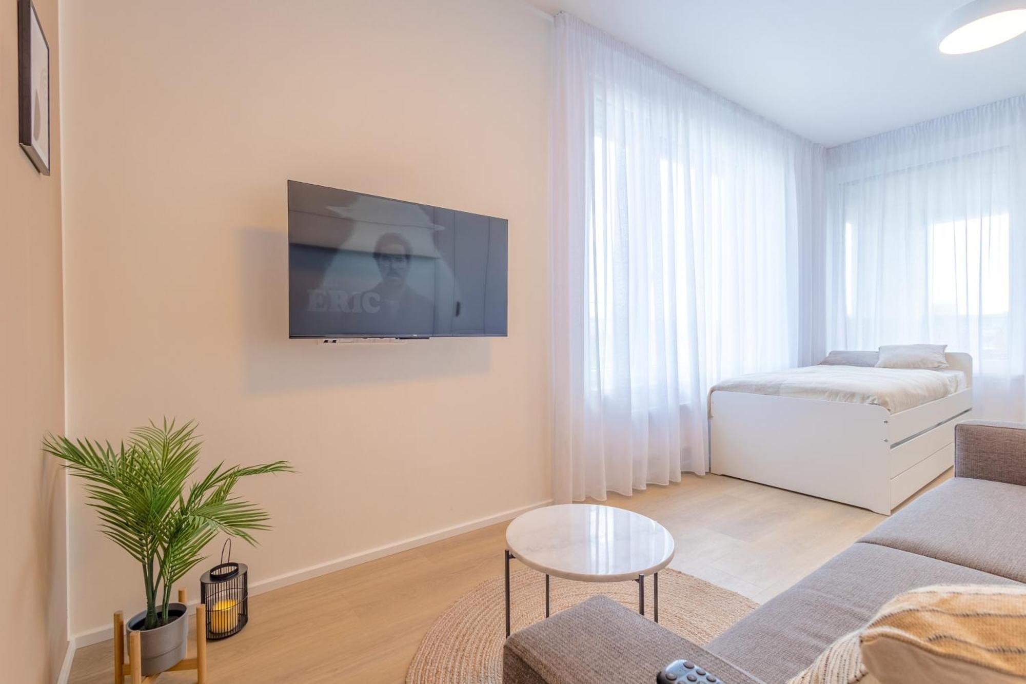 דירה Bright 2br - 8th Floor, Balcony, Free Parking - By Gravity פראג