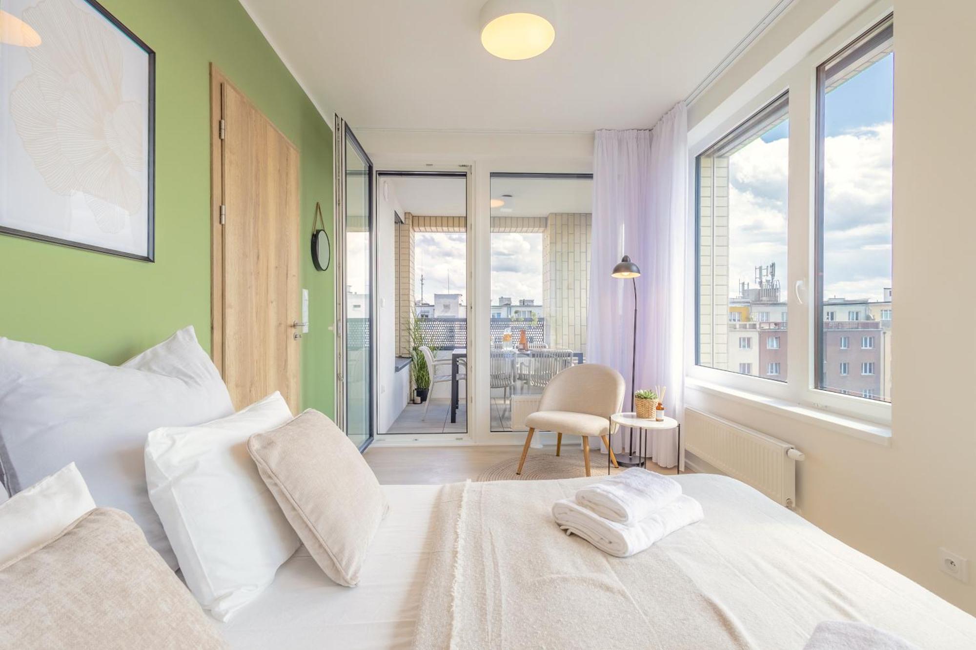 Bright 2br - 8th Floor, Balcony, Free Parking - By Gravity * פראג