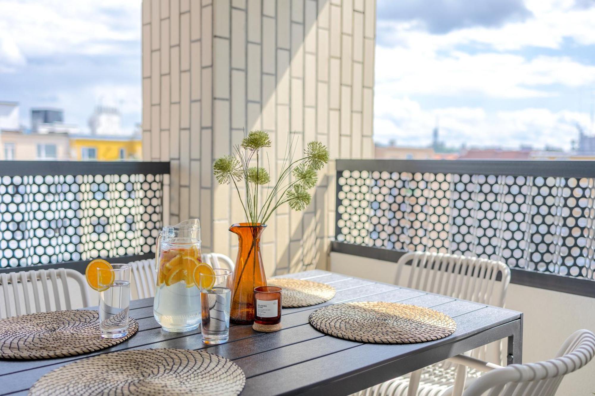 דירה Bright 2br - 8th Floor, Balcony, Free Parking - By Gravity *