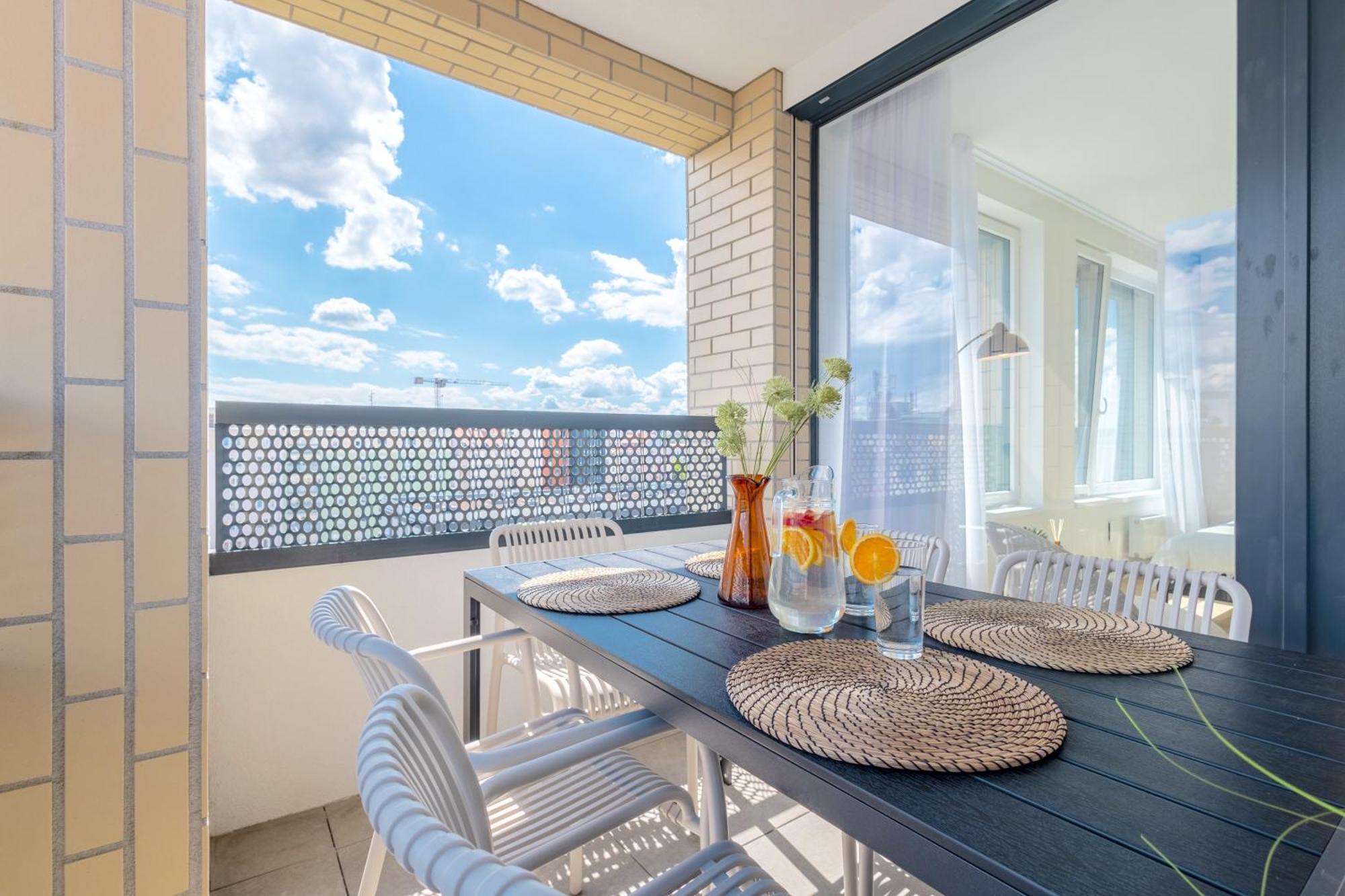 דירה Bright 2br - 8th Floor, Balcony, Free Parking - By Gravity *