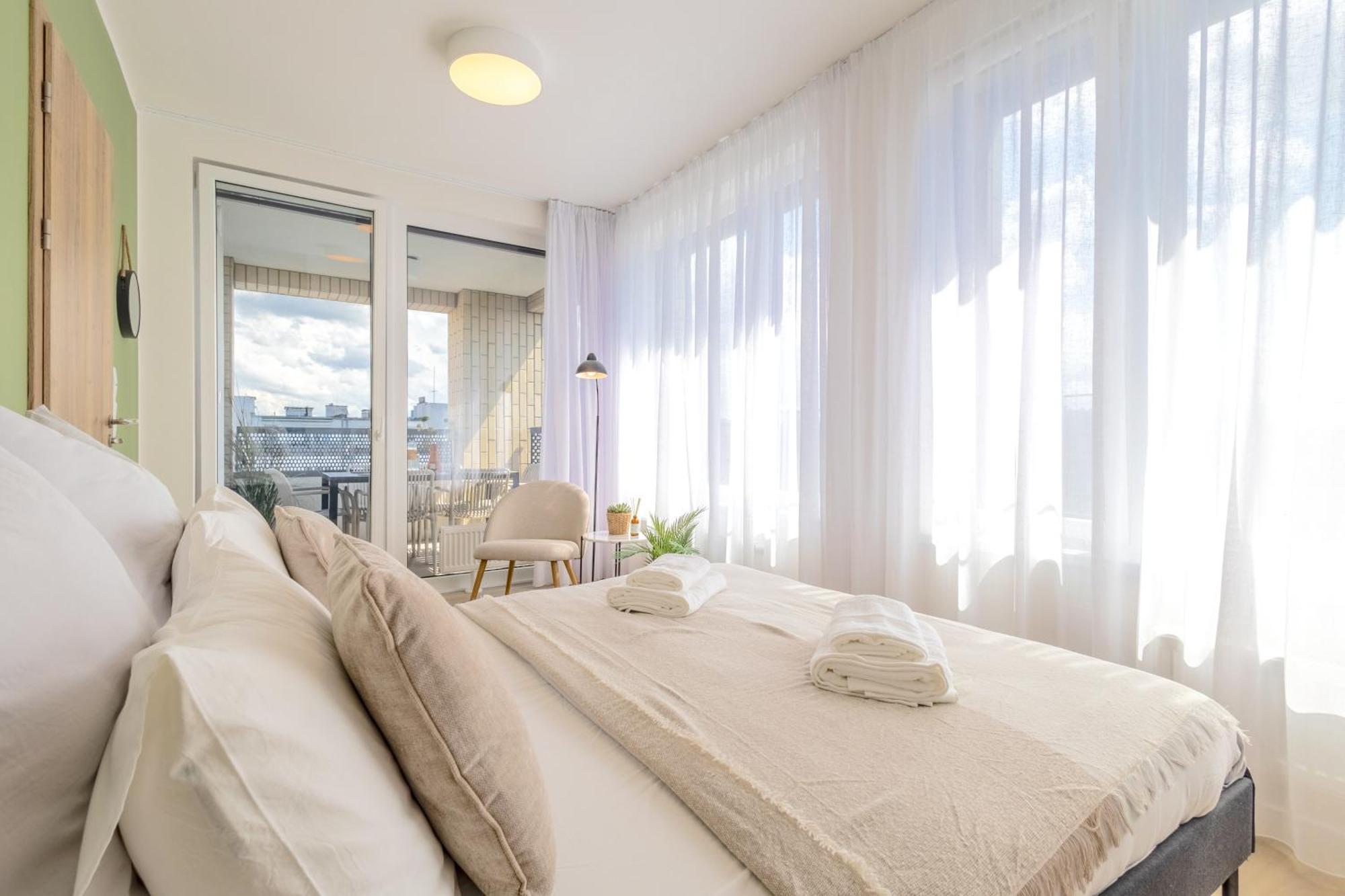 דירה Bright 2br - 8th Floor, Balcony, Free Parking - By Gravity פראג