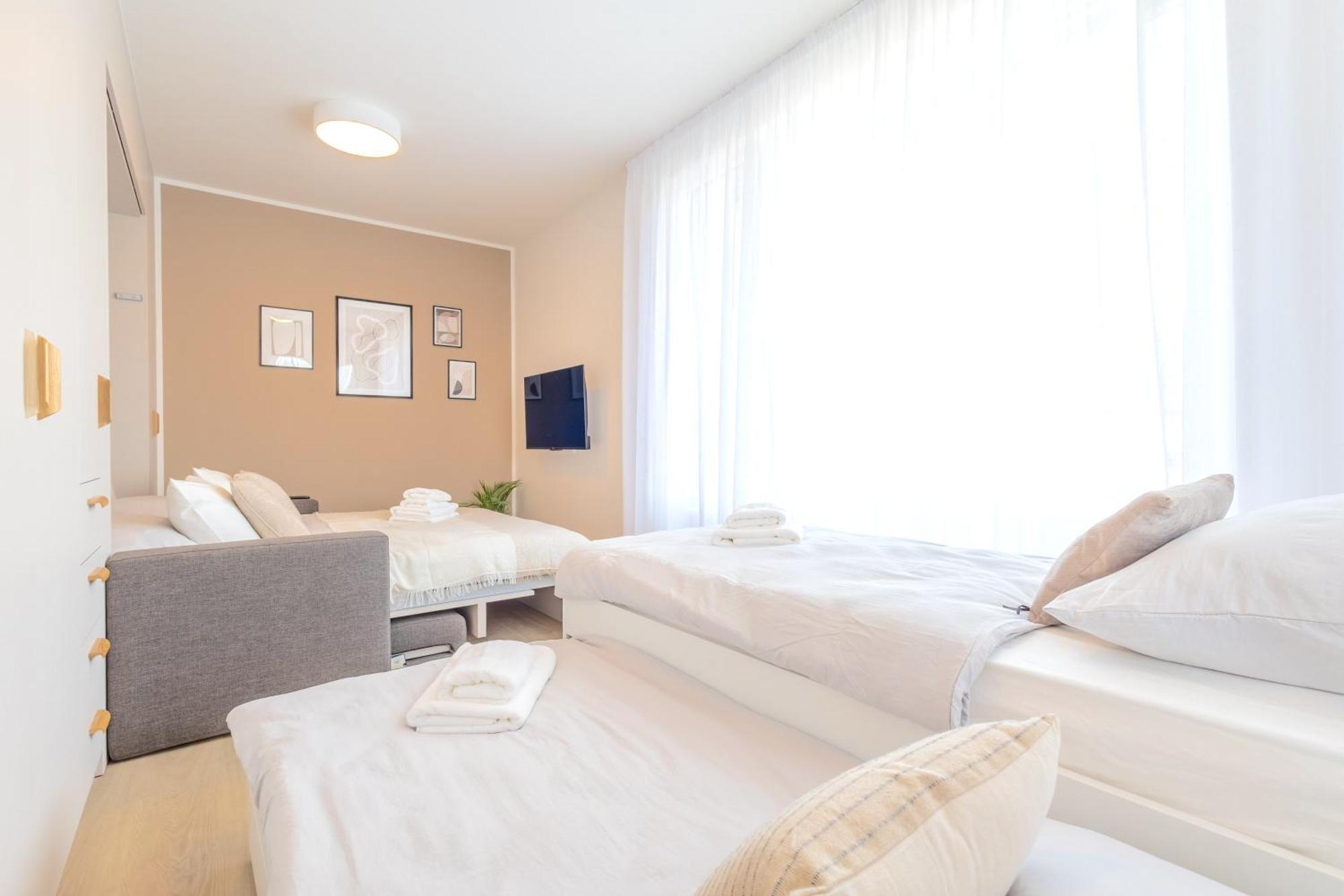 דירה Bright 2br - 8th Floor, Balcony, Free Parking - By Gravity *