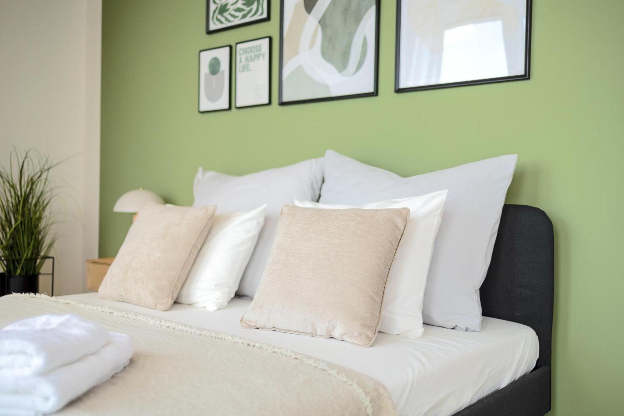 Bright 2br - 8th Floor, Balcony, Free Parking - By Gravity Appartamento *