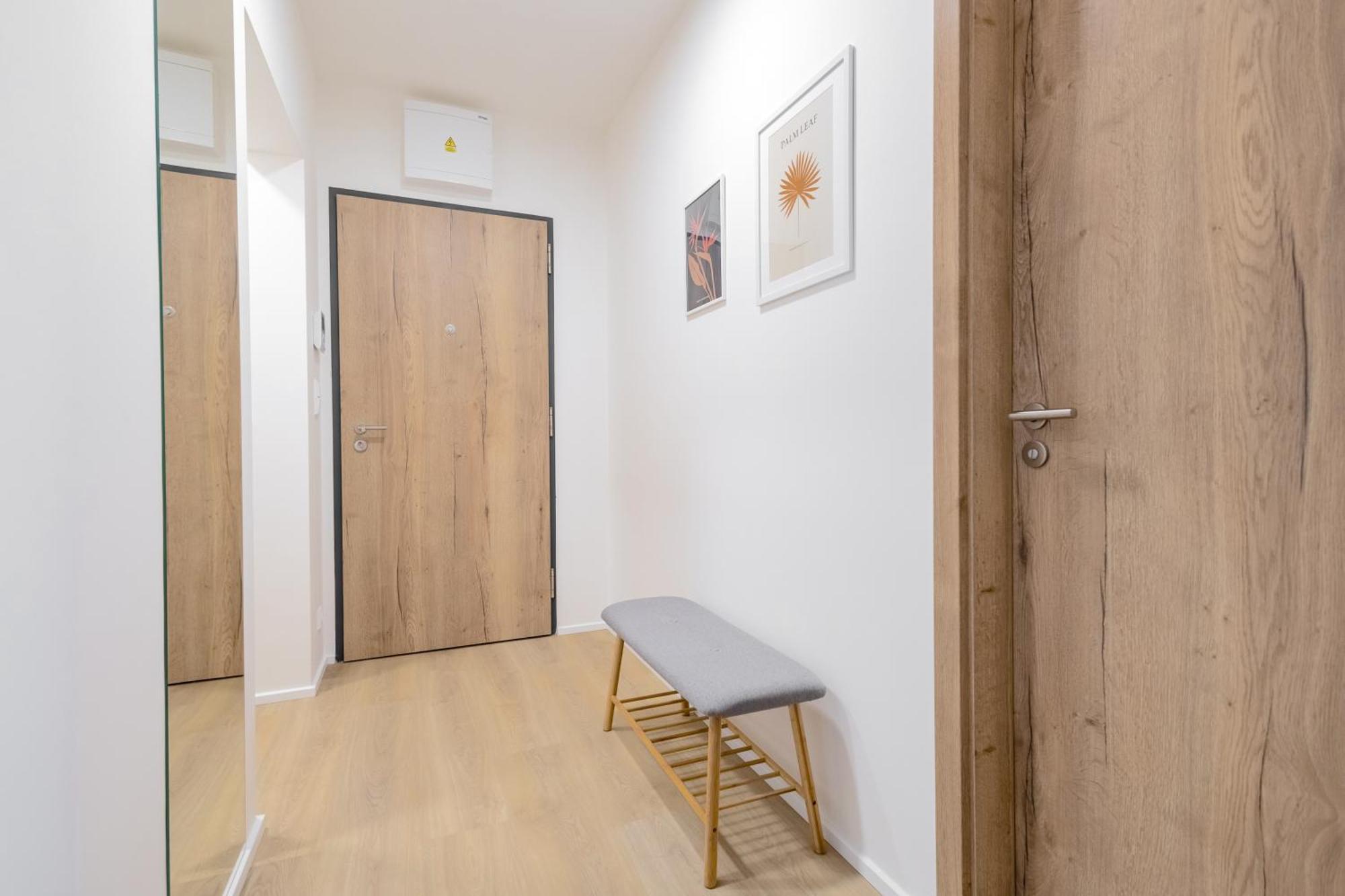 Bright 2br - 8th Floor, Balcony, Free Parking - By Gravity Appartamento *