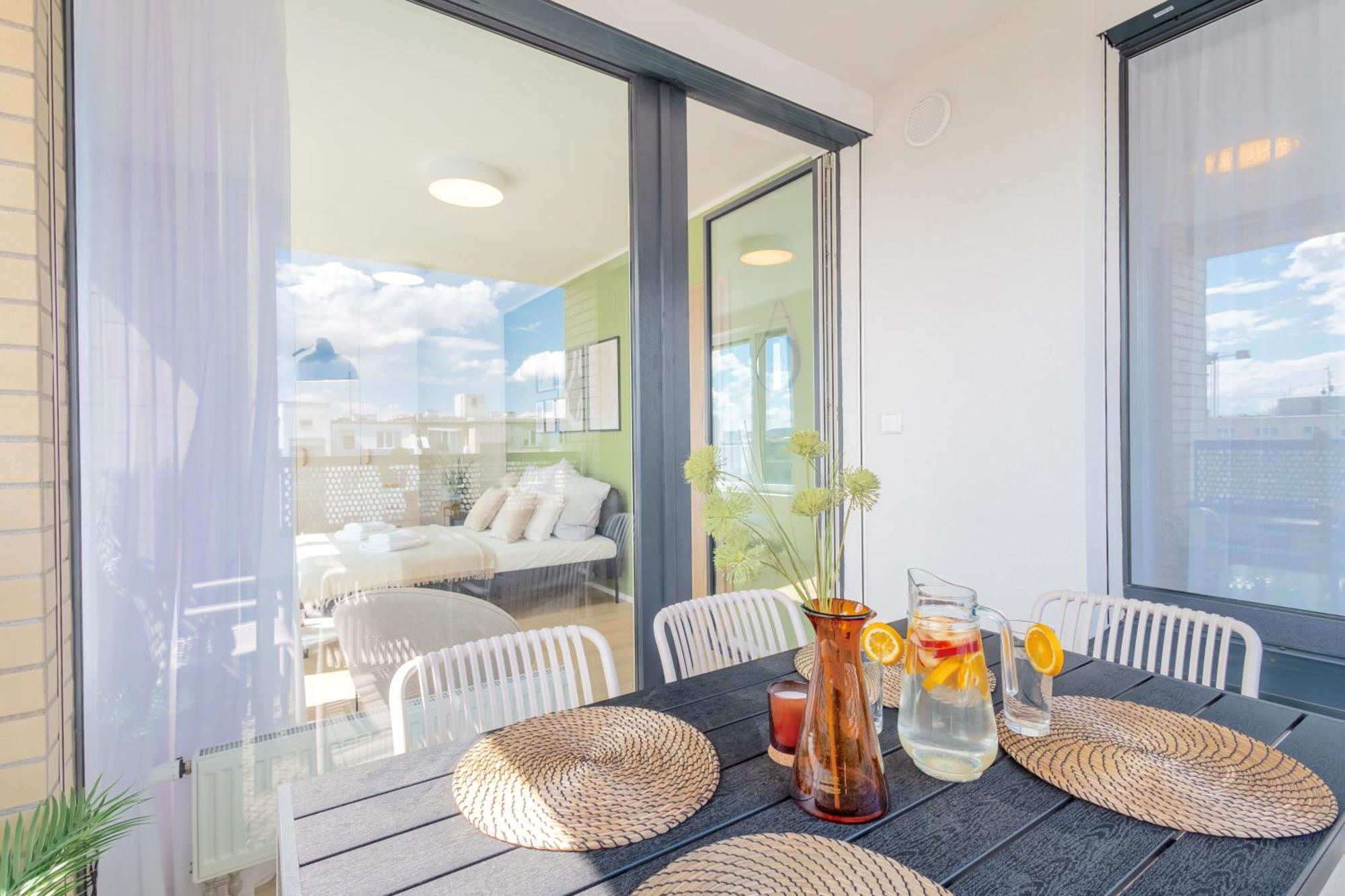 Bright 2br - 8th Floor, Balcony, Free Parking - By Gravity Appartamento Praga